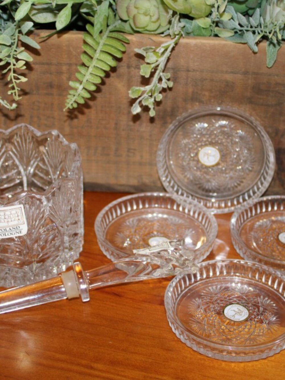 New Ornate FIFTH AVENUE Crystal Wine Bottle Holder, Stopper and Coaster Set